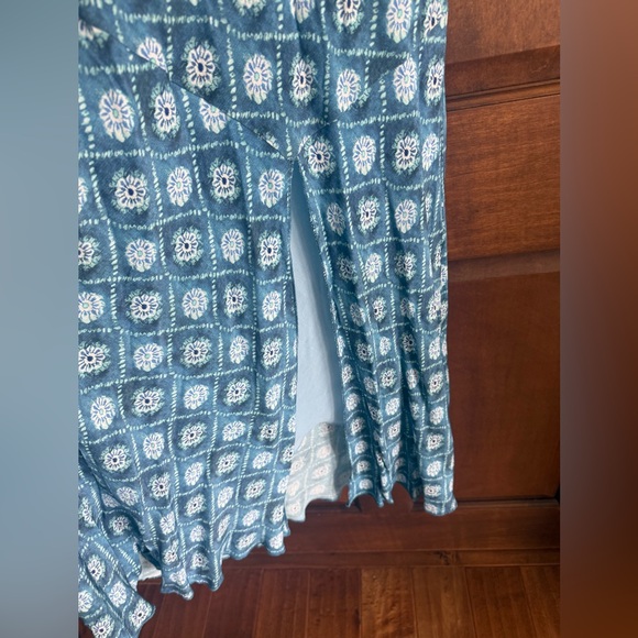 NEW WITH TAGS MNG blue print maxi dress -L
Women’s 4/6 - Picture 11 of 11